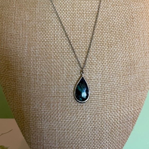 Elegant Silver and Iridescent Green Teardrop Pendant Necklace - Picture 4 of 9